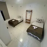 Quarto1 A Pe Da Praia Na Rua Do Comercio Recreio